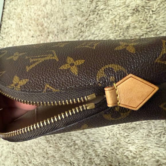 Louis Vuitton cosmetic pouch - Picture 6 of 8